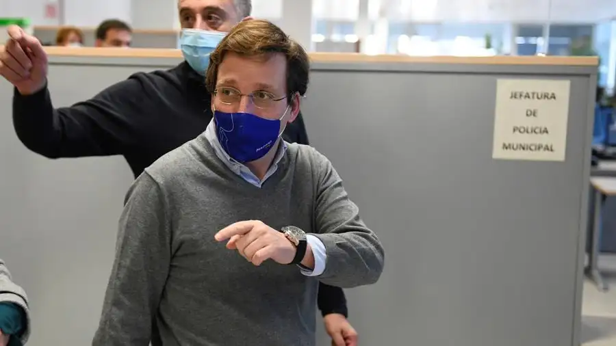 Almeida ve "muy l&oacute;gico" que el Gobierno y el JEMAD se vacunen: "Espa&ntilde;a no puede quedar descabezada en un momento crucial"