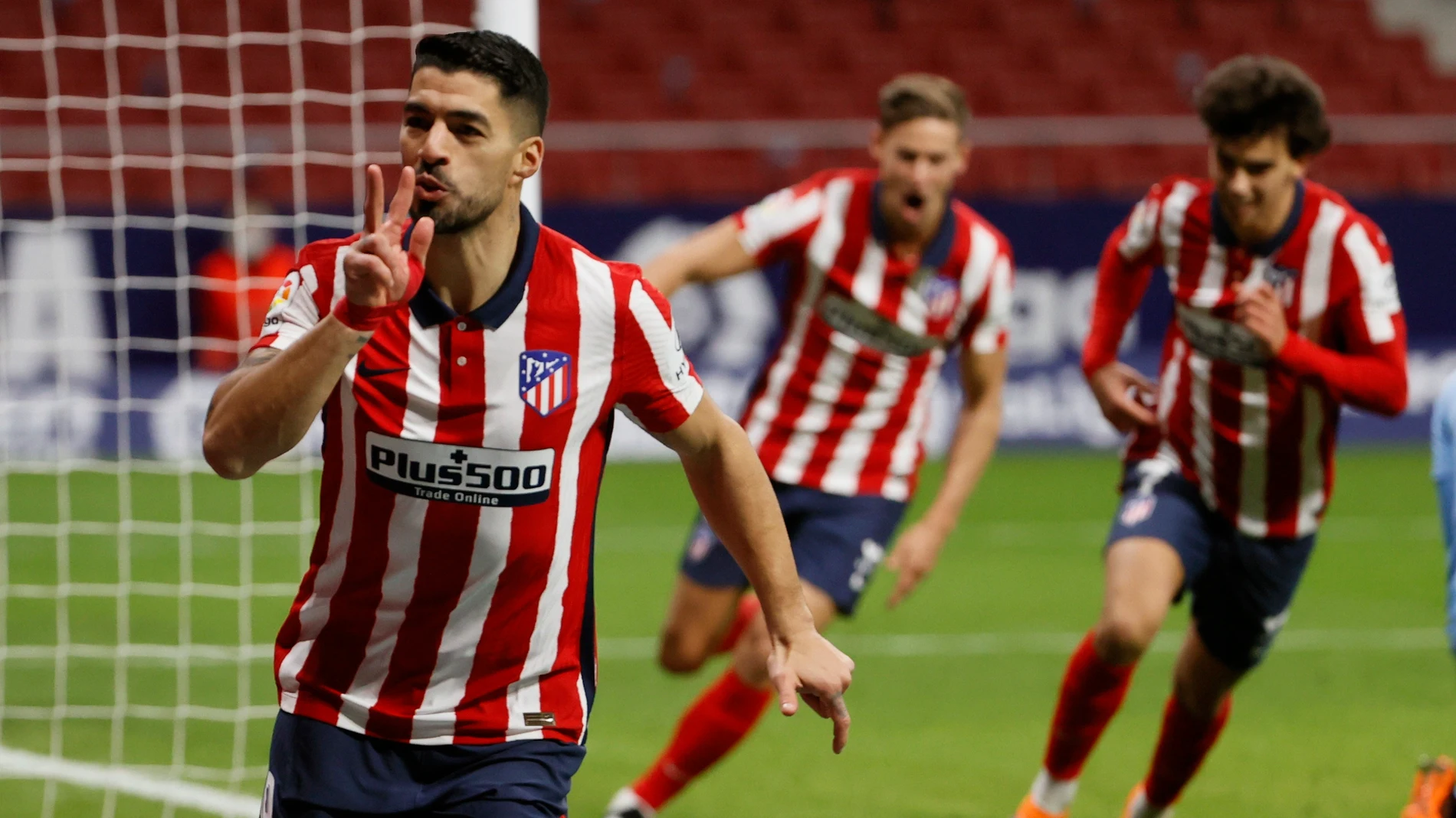 Luis Suárez celebra su gol ante el Valencia Luis Suárez celebra su gol ante el Valencia