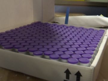 La UE advierte a las farmacéuticas que respeten los contratos tras la ralentización de las vacunas contra el coronavirus