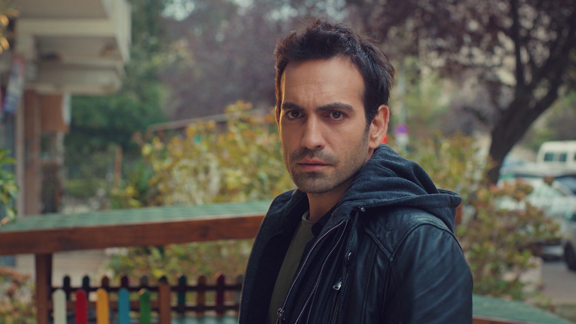 El destino altera sus vidas: Demir y Asu se vuelven a encontrar