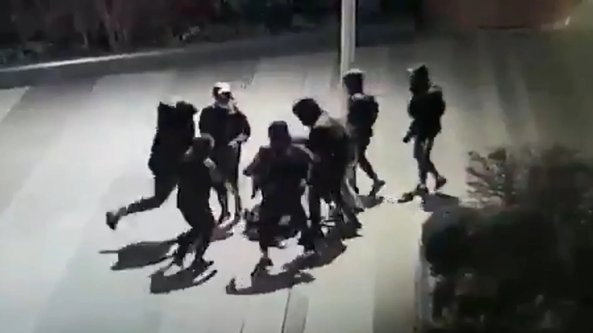 Brutal paliza a un joven en Francia Brutal paliza a un joven en Francia