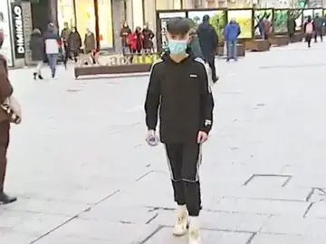 Xoán, niño al que robaron zapatillas en Vigo Xoán, niño al que robaron zapatillas en Vigo