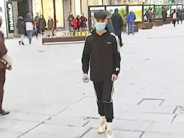 Xoán, niño al que robaron zapatillas en Vigo Xoán, niño al que robaron zapatillas en Vigo