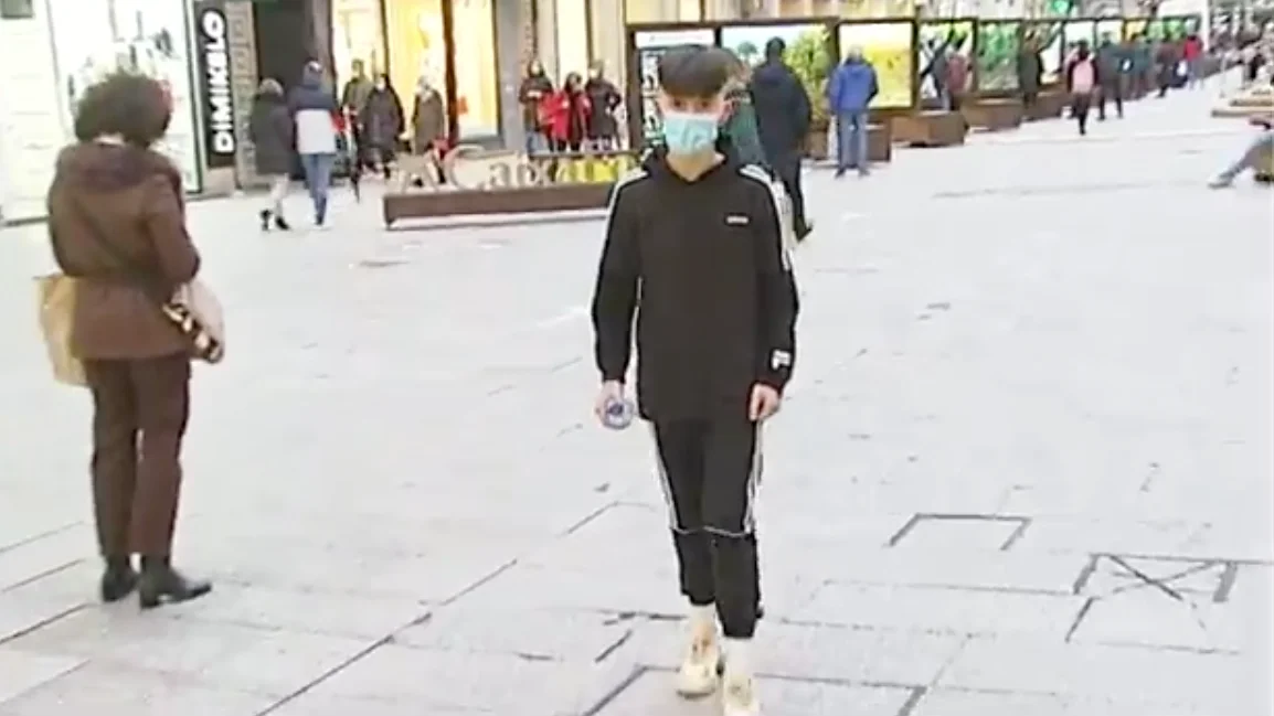Xoán, niño al que robaron zapatillas en Vigo Xoán, niño al que robaron zapatillas en Vigo