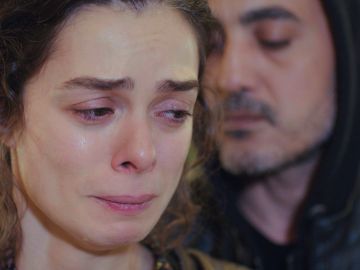 Avance de ‘Mujer’: Bahar, desengañada por Sarp, implora la libertad de Nisan y Doruk 