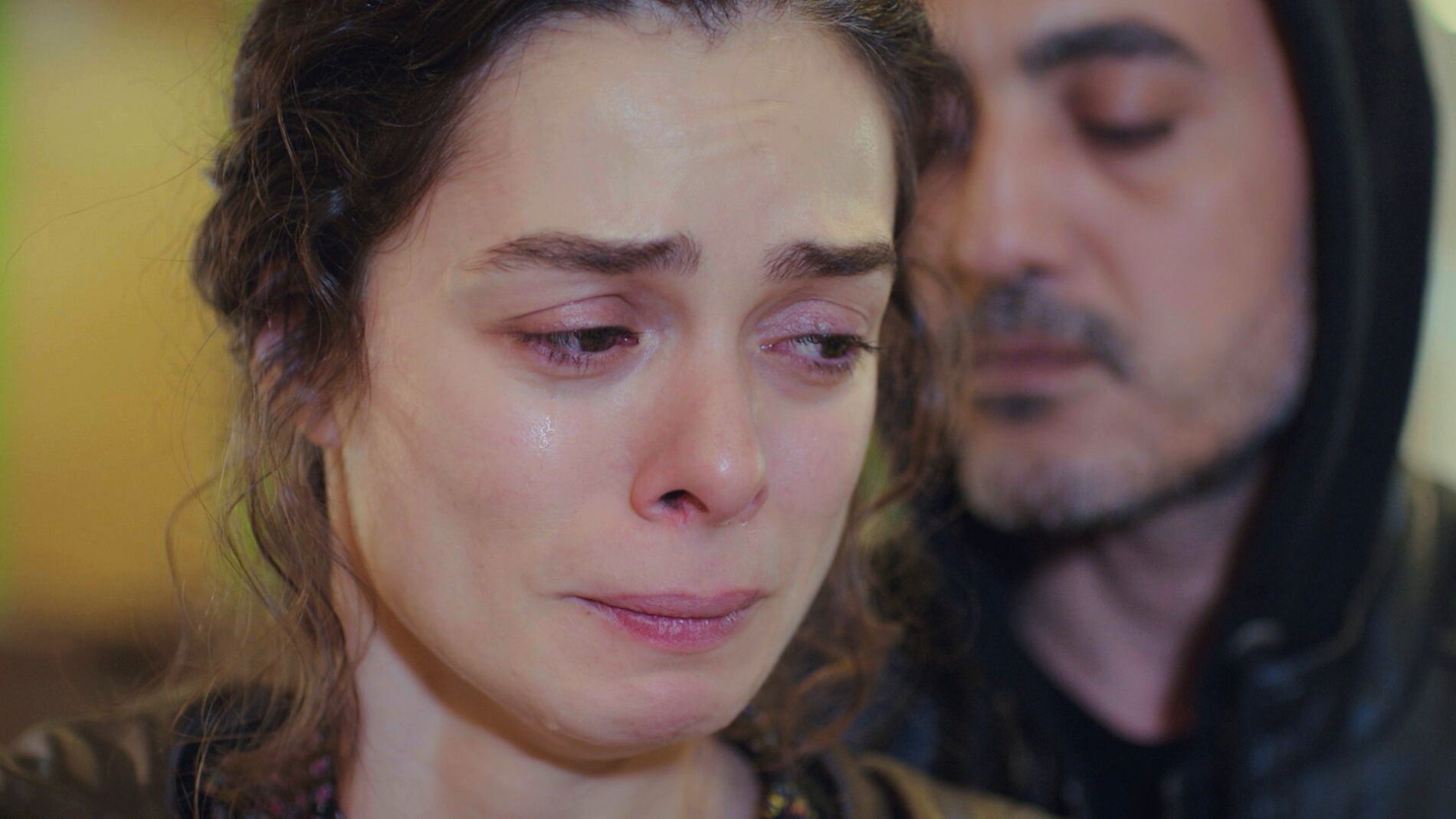 Avance de &lsquo;Mujer&rsquo;: Bahar, desenga&ntilde;ada por Sarp, implora la libertad de Nisan y Doruk 