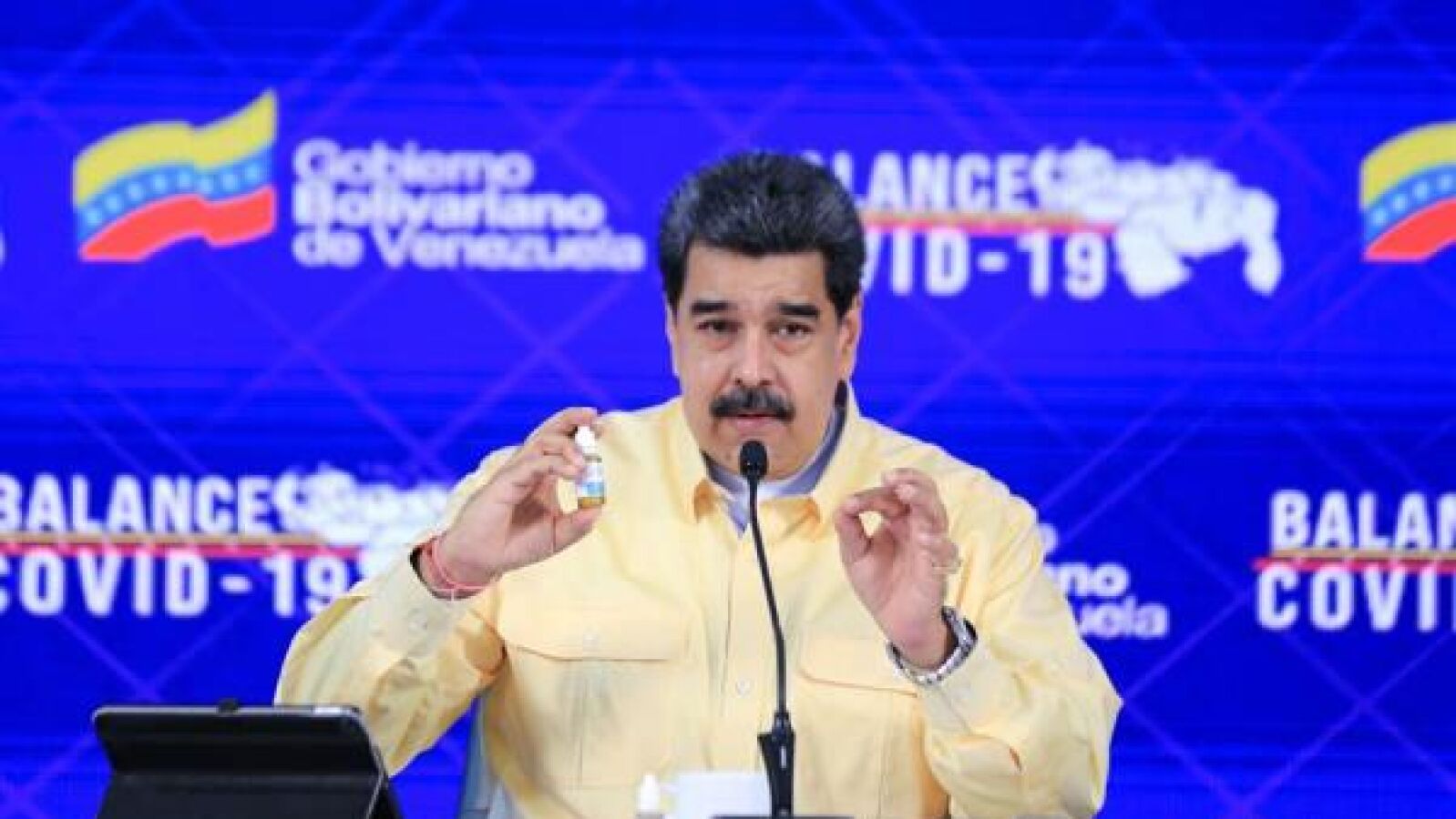 Nicolás Maduro presenta el Carvativir, unas 
