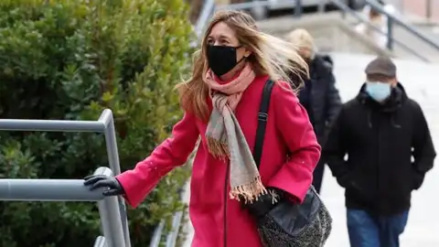 La funcionaria Amalia Calonge a su llegada al juzgado La funcionaria Amalia Calonge a su llegada al juzgado