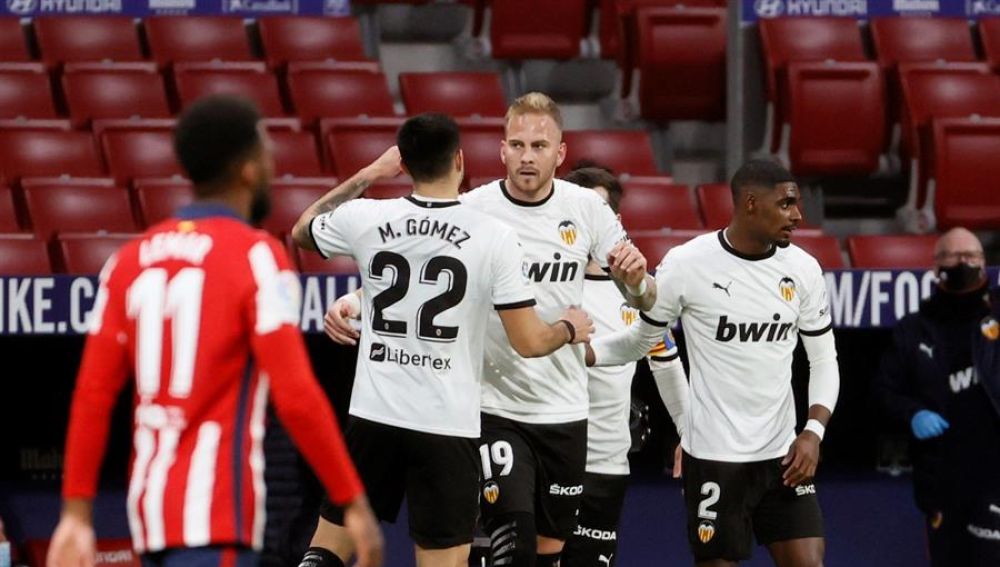 El Valencia confirma un caso caso de positivo por coronavirus tras su partido contra el Atlético de Madrid
