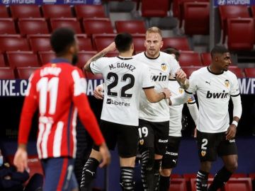 El Valencia confirma un caso caso de positivo por coronavirus tras su partido contra el Atlético de Madrid