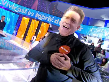 El concierto improvisado de Juanjo Artero al ritmo de ‘Vivir así es morir de amor’ El concierto improvisado de Juanjo Artero al ritmo de ‘Vivir así es morir de amor’