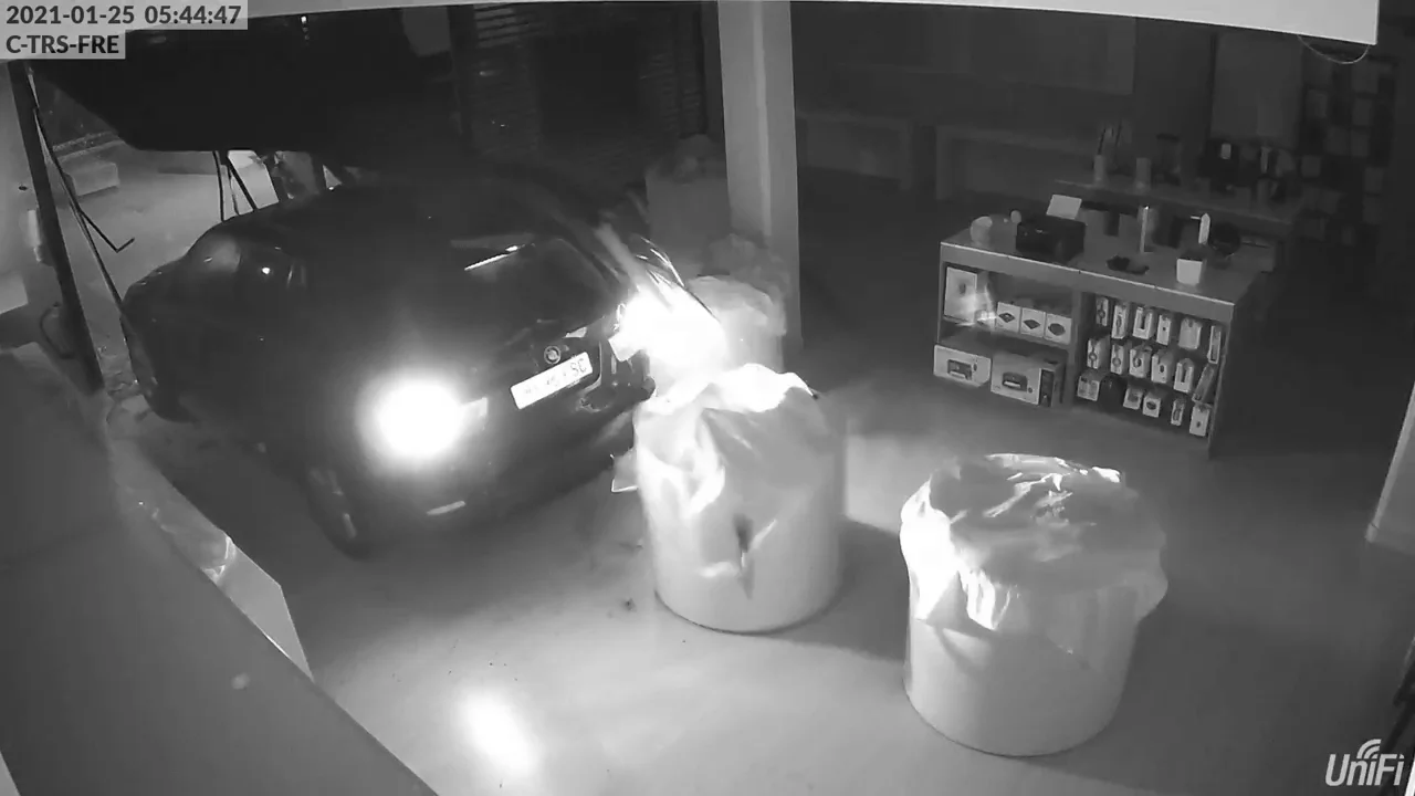 Roban ordenadores y tel&eacute;fonos de una tienda de 'Apple' en Terrassa (Barcelona)