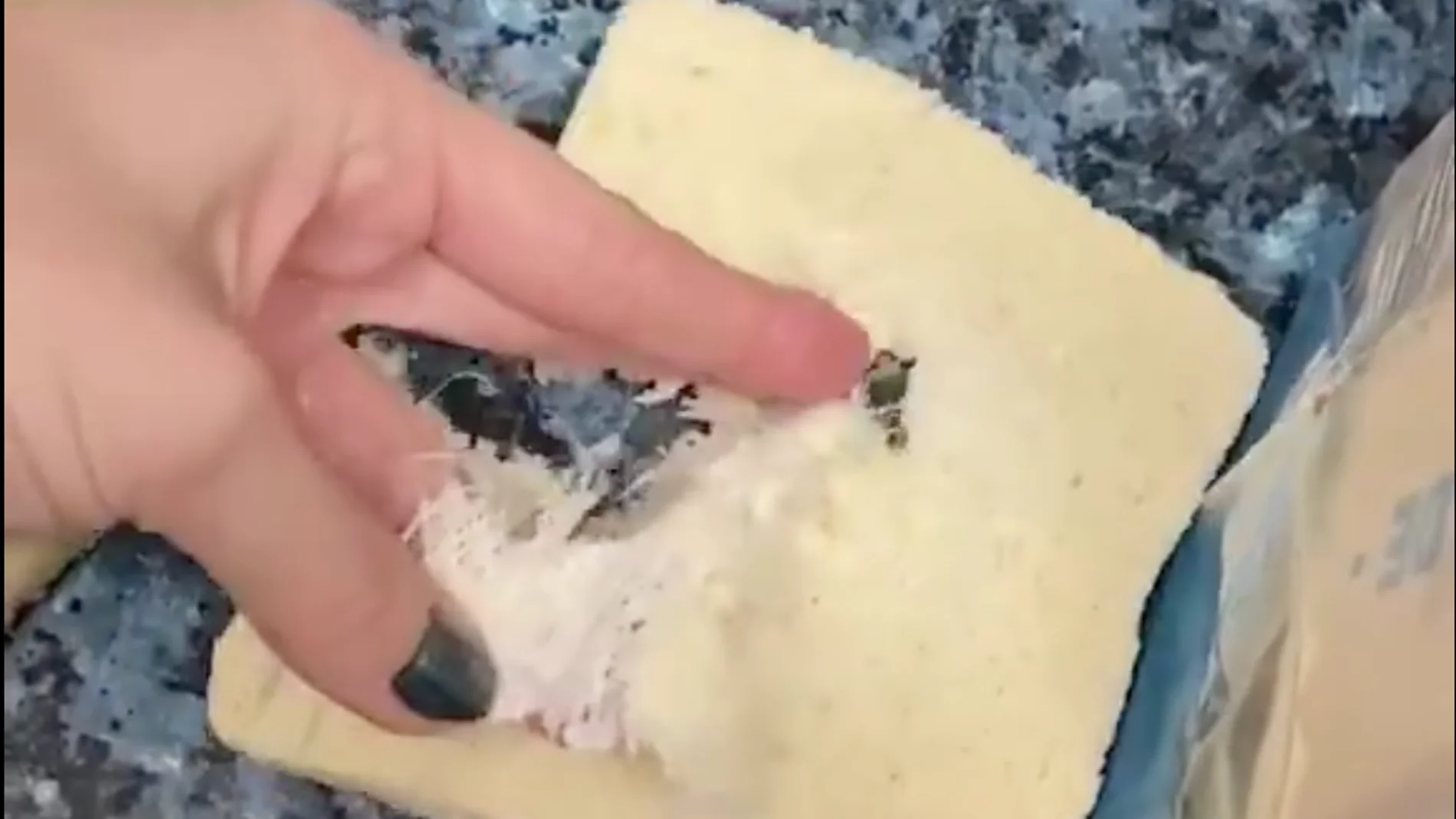 Aldi retira un lote de pan de molde por encontrar trozos de plástico entre sus rebanadas Aldi retira un lote de pan de molde por encontrar trozos de plástico entre sus rebanadas
