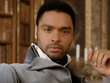 Regé-Jean Page como Simon Basset, el duque de Hastings en 'Los Bridgerton' Regé-Jean Page como Simon Basset, el duque de Hastings en 'Los Bridgerton'