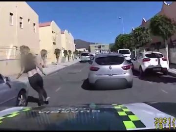 Tras 11 minutos de persecución policíal una mujer se da a la fuga y deja a su hijo dentro del coche en Gran Canaria