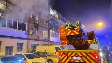 Incendio Alcalá de Henares: Muere un hombre de 72 años en el incendio de una vivienda Imagen del incendio en Alcalá de Henares