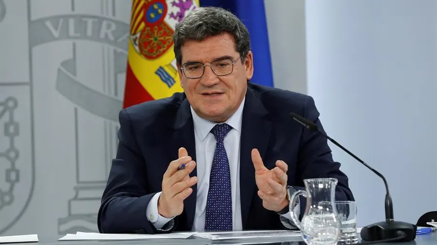 El Consejo de Ministros aprueba la revalorización de las pensiones con una subida del 0´9% El Consejo de Ministros aprueba la revalorización de las pensiones con una subida del 0´9%