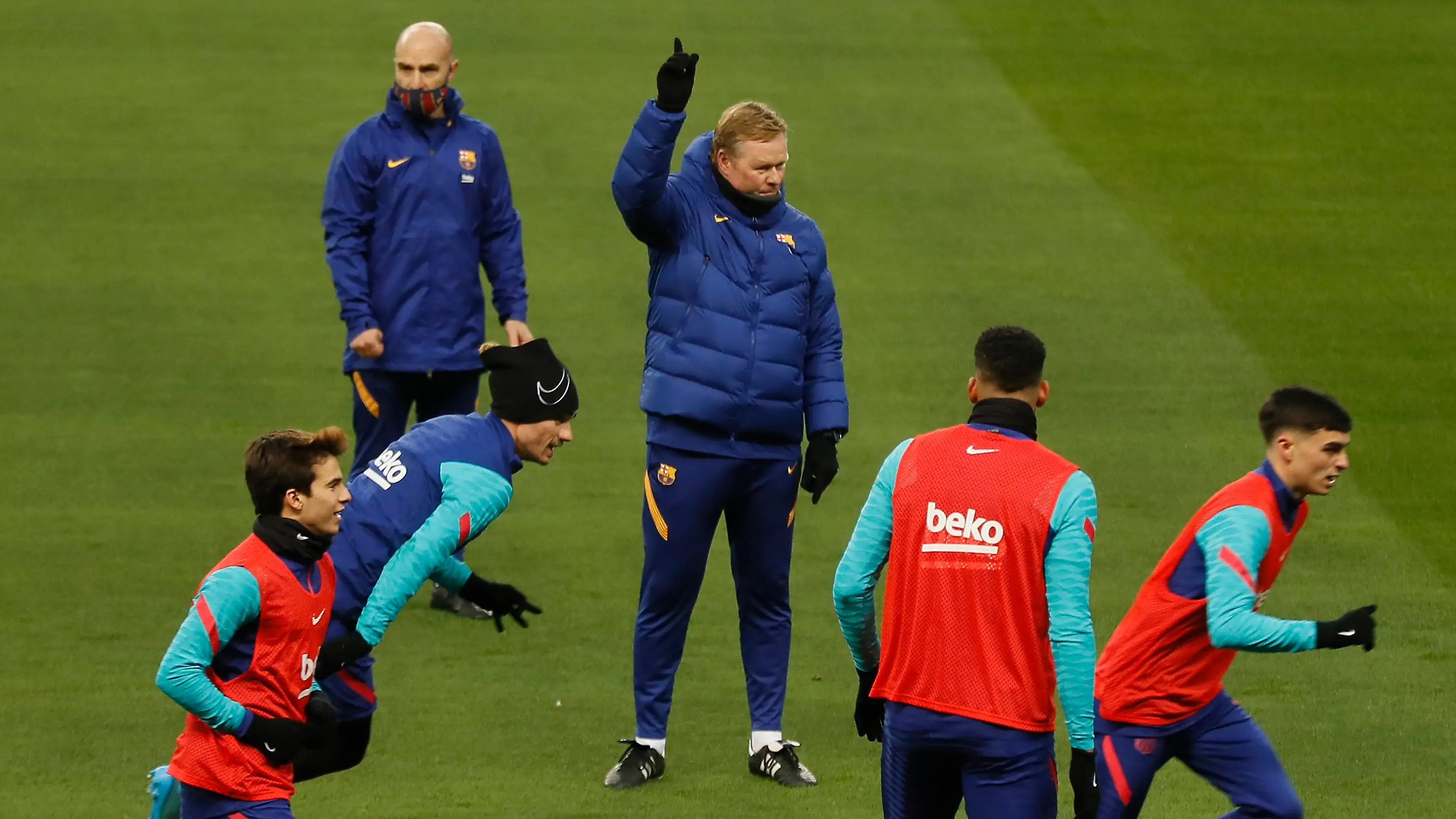 Koeman dirige el entrenamiento
