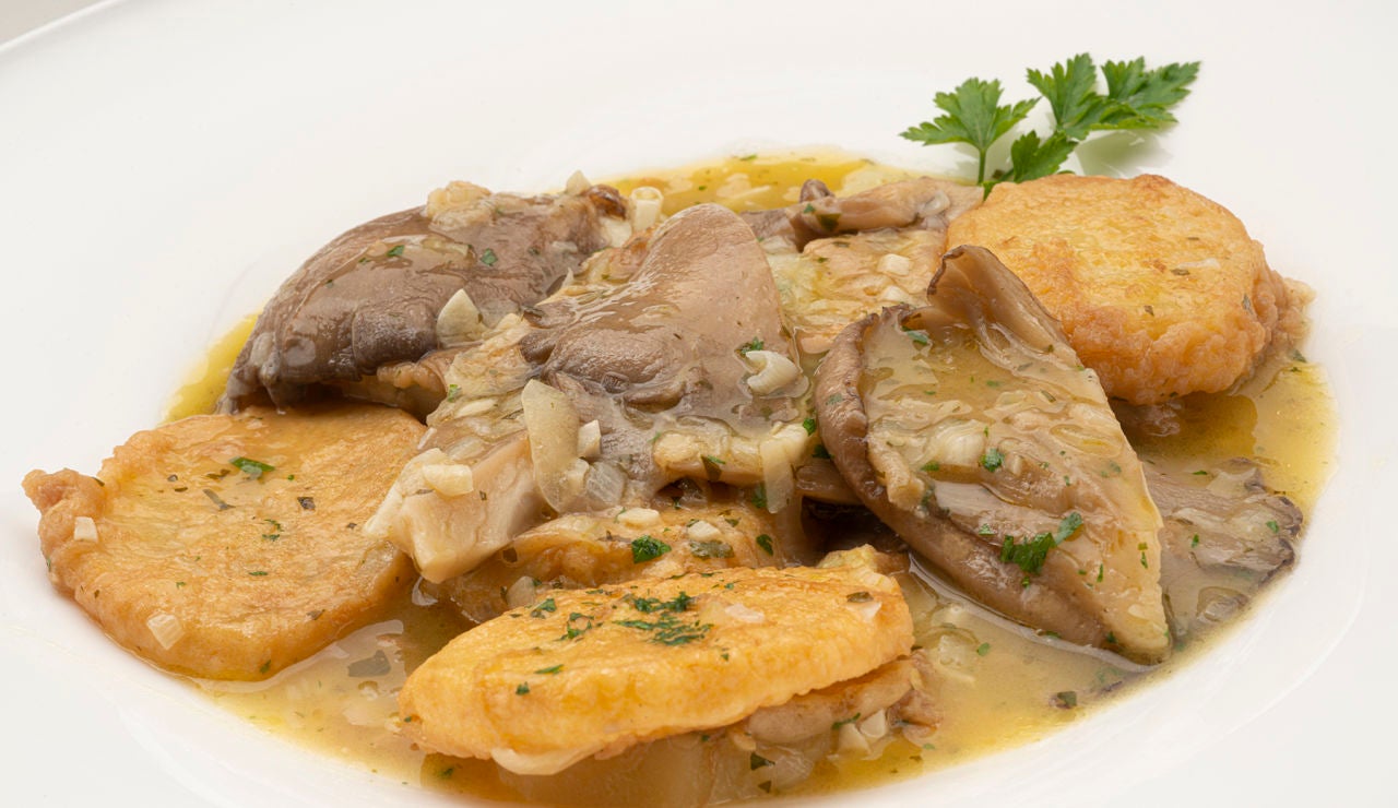 La receta barata, fácil y rápida de Arguiñano: patatas a la importancia con setas La receta barata, fácil y rápida de Arguiñano: patatas a la importancia con setas