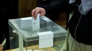 Votación en las urnas en unas elecciones Votación en las urnas en unas elecciones