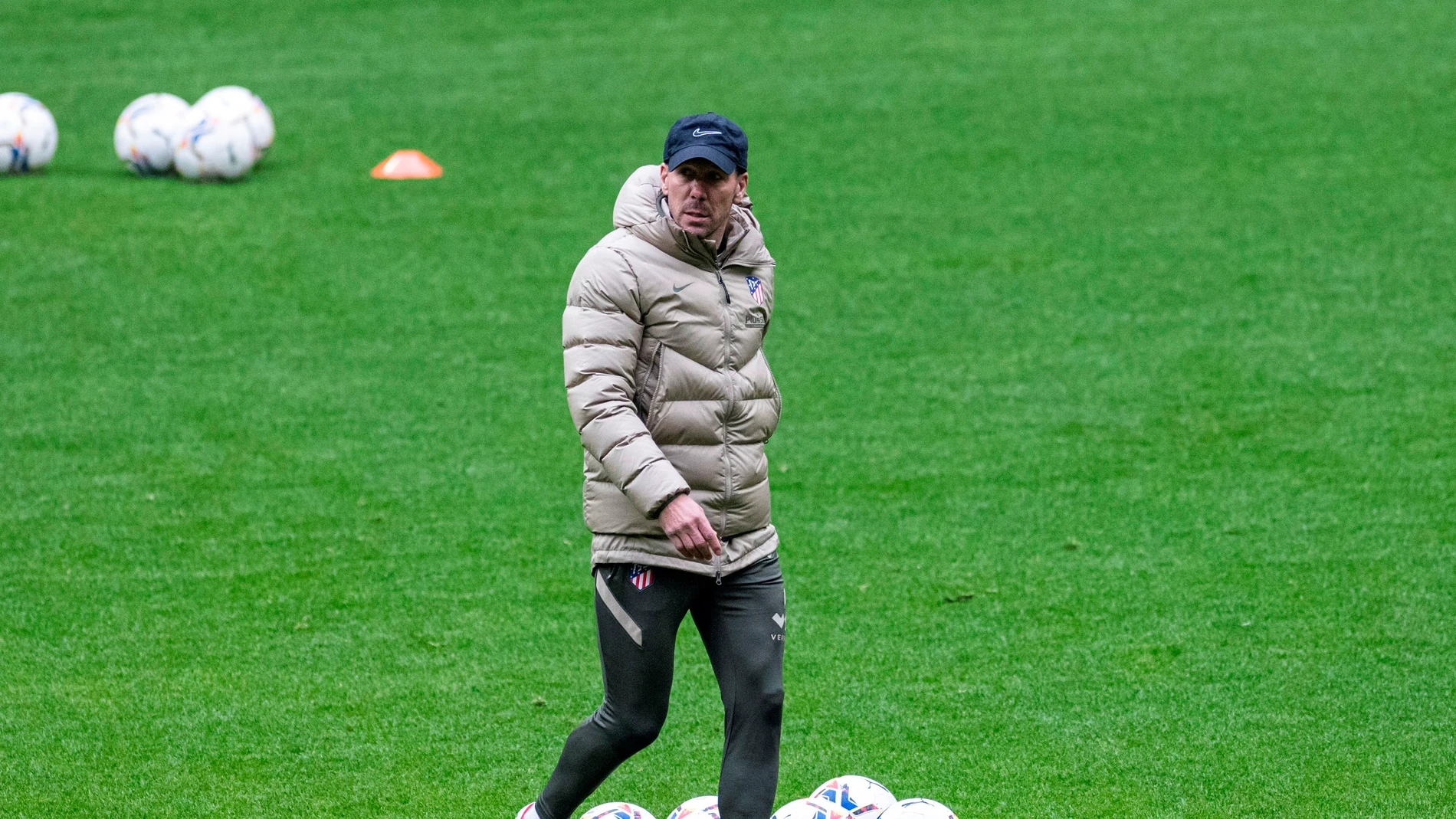 Simeone, en un entrenamiento del Atlético de Madrid Simeone, en un entrenamiento del Atlético de Madrid