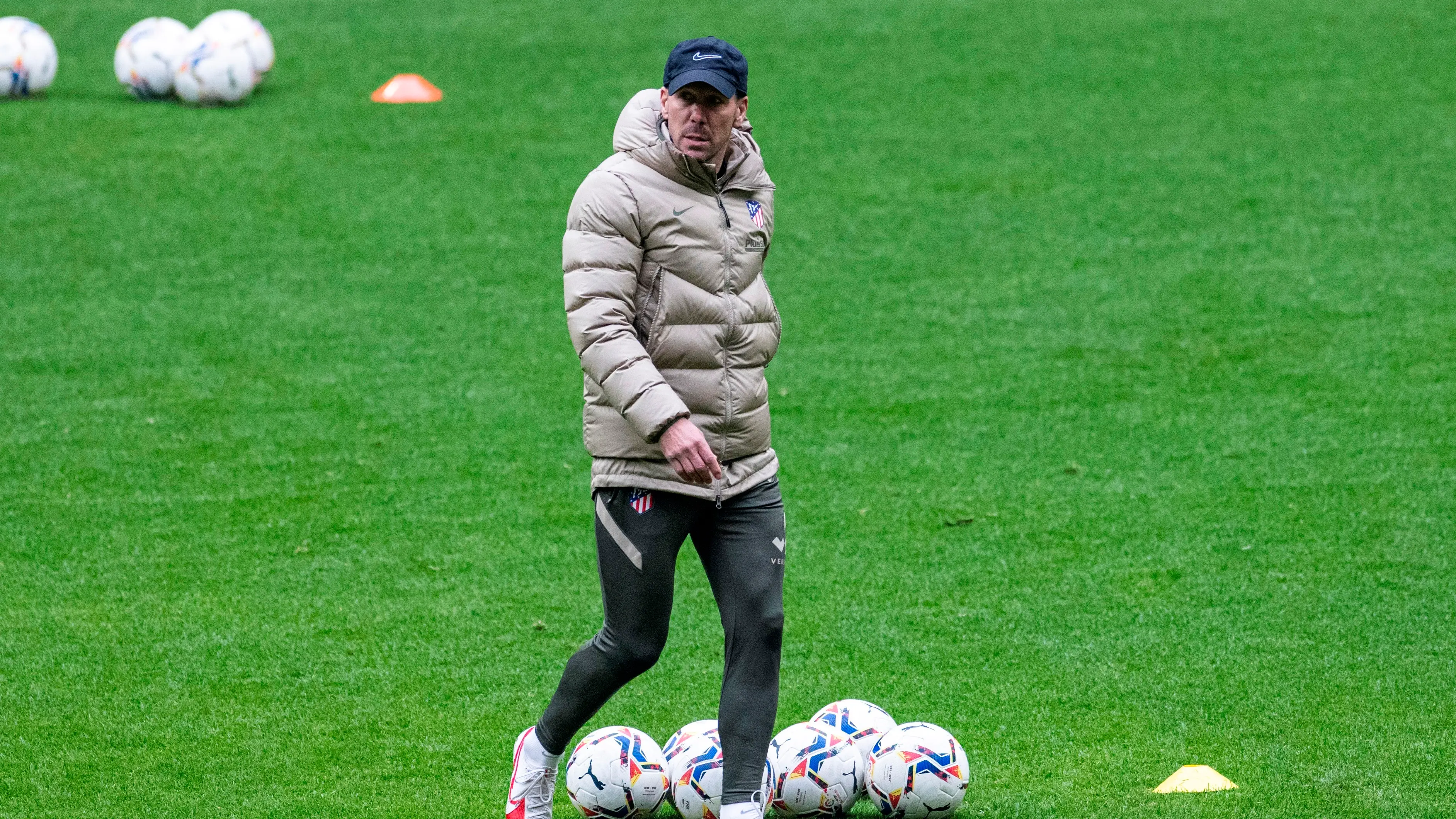 Simeone, en un entrenamiento del Atlético de Madrid Simeone, en un entrenamiento del Atlético de Madrid