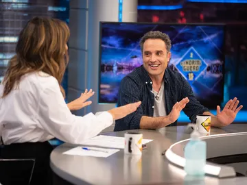 Daniel Guzmán se confiesa con Nuria Roca: “Siempre he estado enamorado de ti” Daniel Guzmán se confiesa con Nuria Roca: “Siempre he estado enamorado de ti”