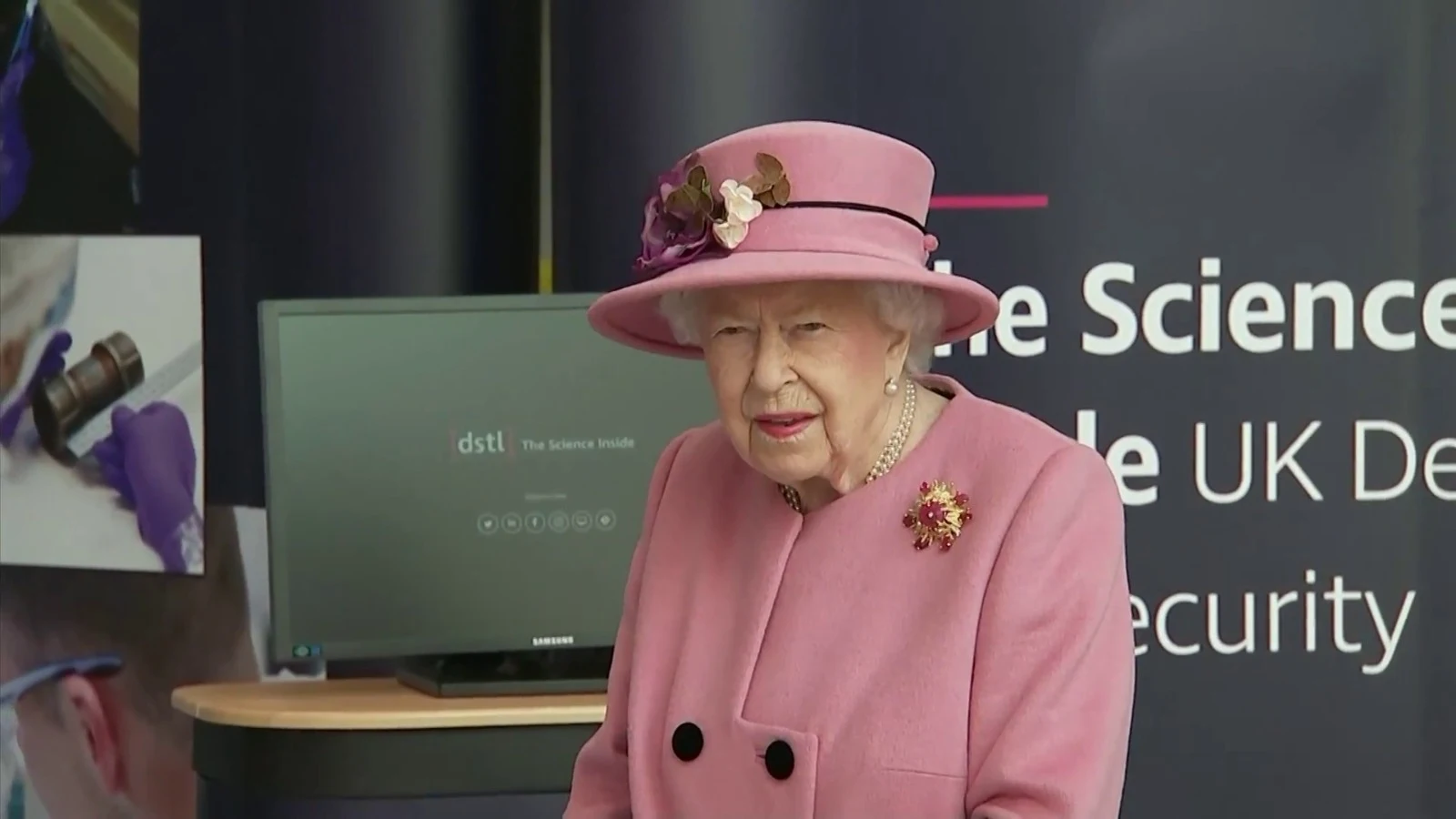 La Reina Isabel II modific&oacute; la ley para mantener oculta su fortuna