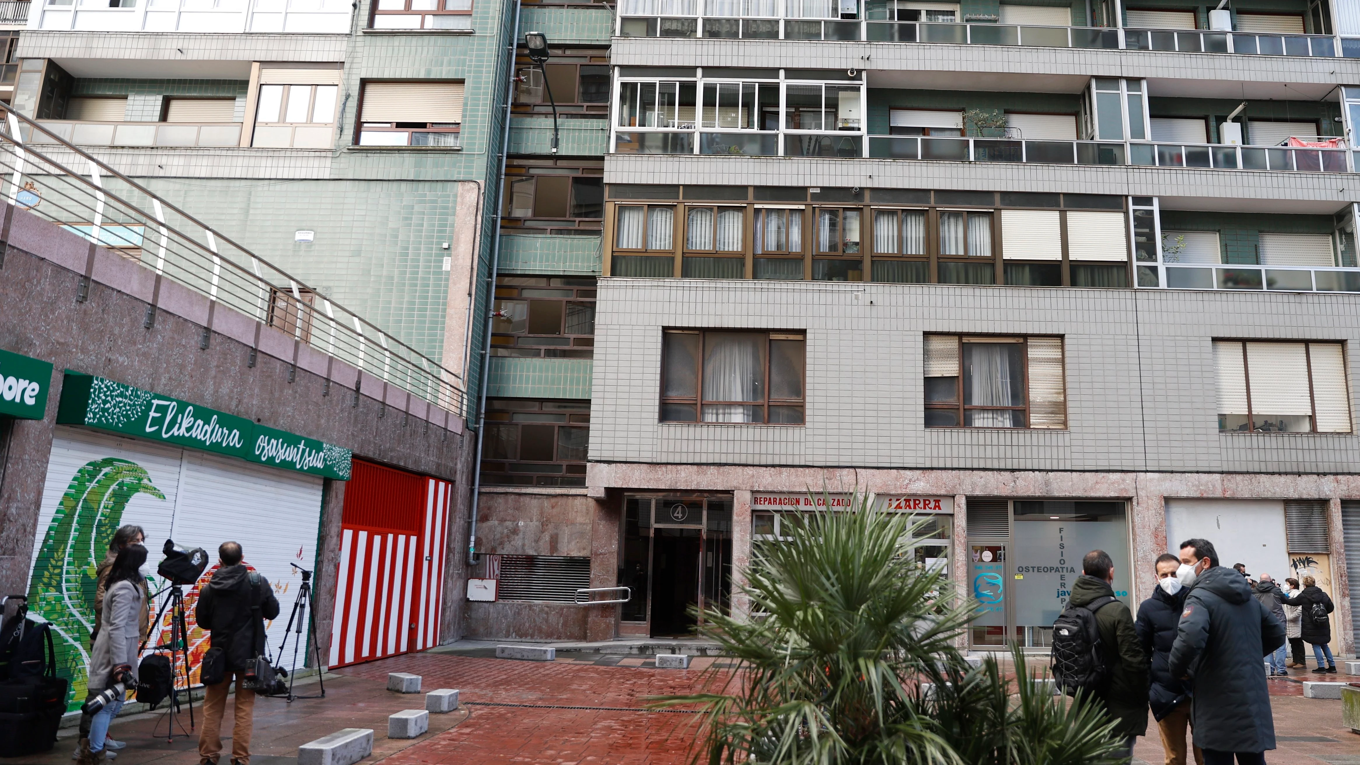 Comunidad del portal Nº 4 en el barrio bilbaíno de Santutxu Comunidad del portal Nº 4 en el barrio bilbaíno de Santutxu