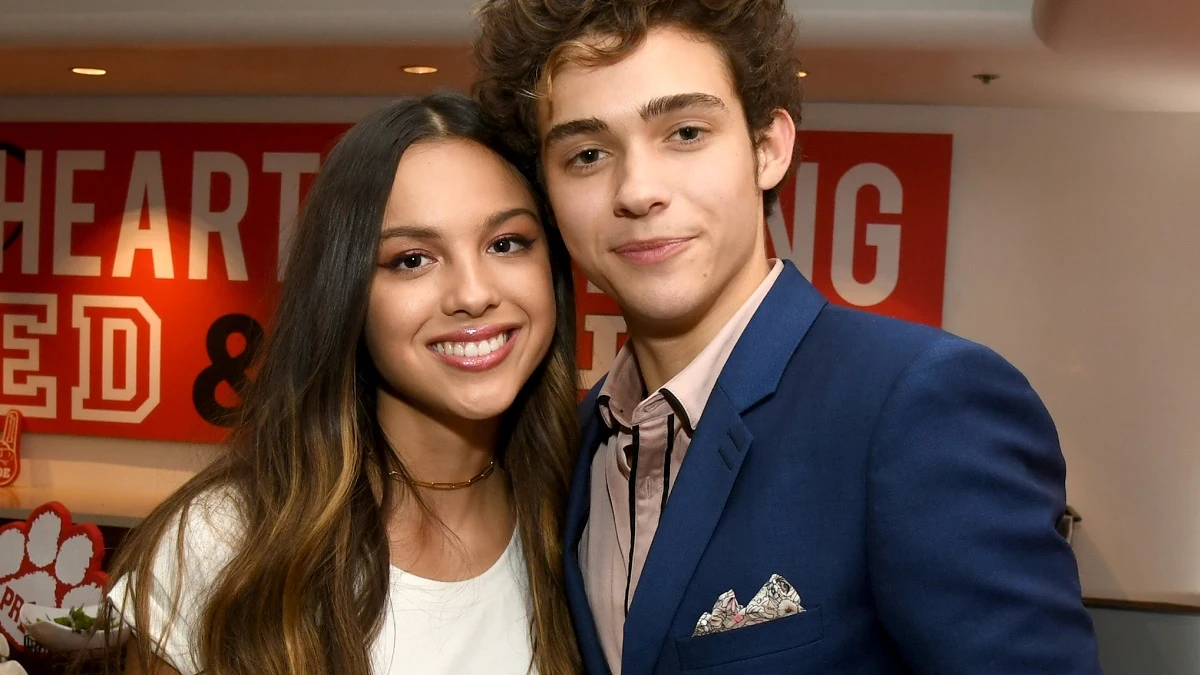 Olivia Rodrigo y Joshua Bassett en la serie de 'High School Musical' Olivia Rodrigo y Joshua Bassett en la serie de 'High School Musical'