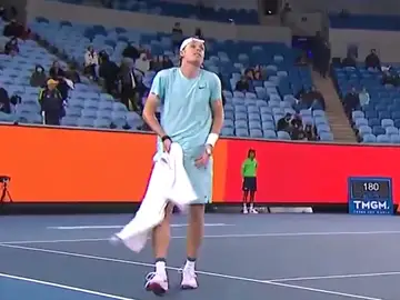 El infierno de Shapovalov en el Open de Australia: "¡Me meo en los pantalones!" El infierno de Shapovalov en el Open de Australia: "¡Me meo en los pantalones!"