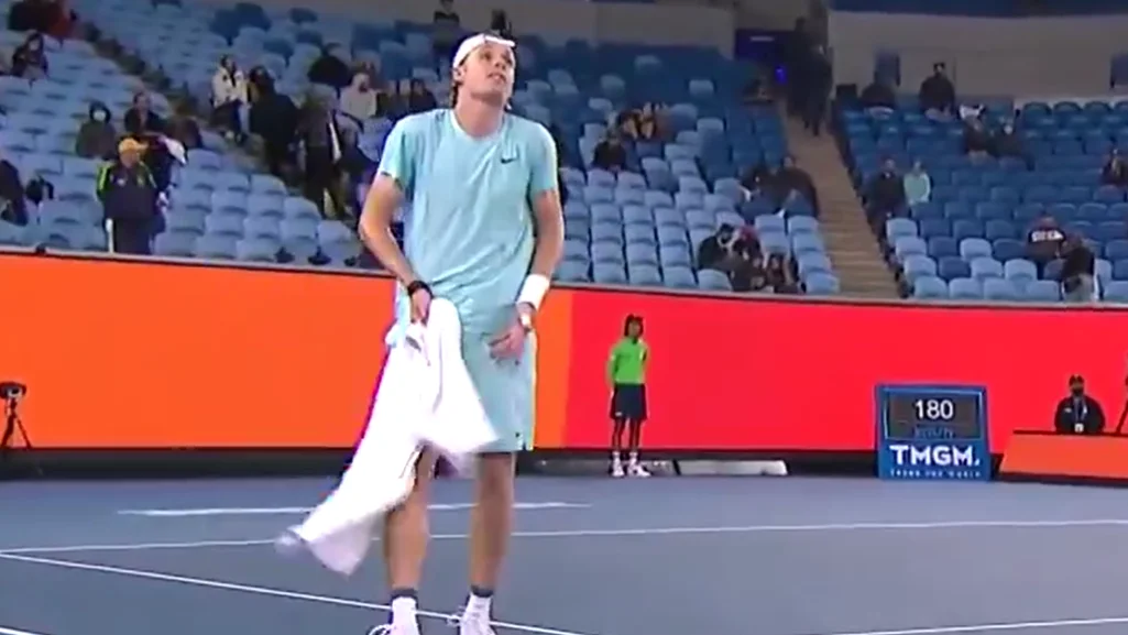 El infierno de Shapovalov en el Open de Australia: "¡Me meo en los pantalones!" El infierno de Shapovalov en el Open de Australia: "¡Me meo en los pantalones!"