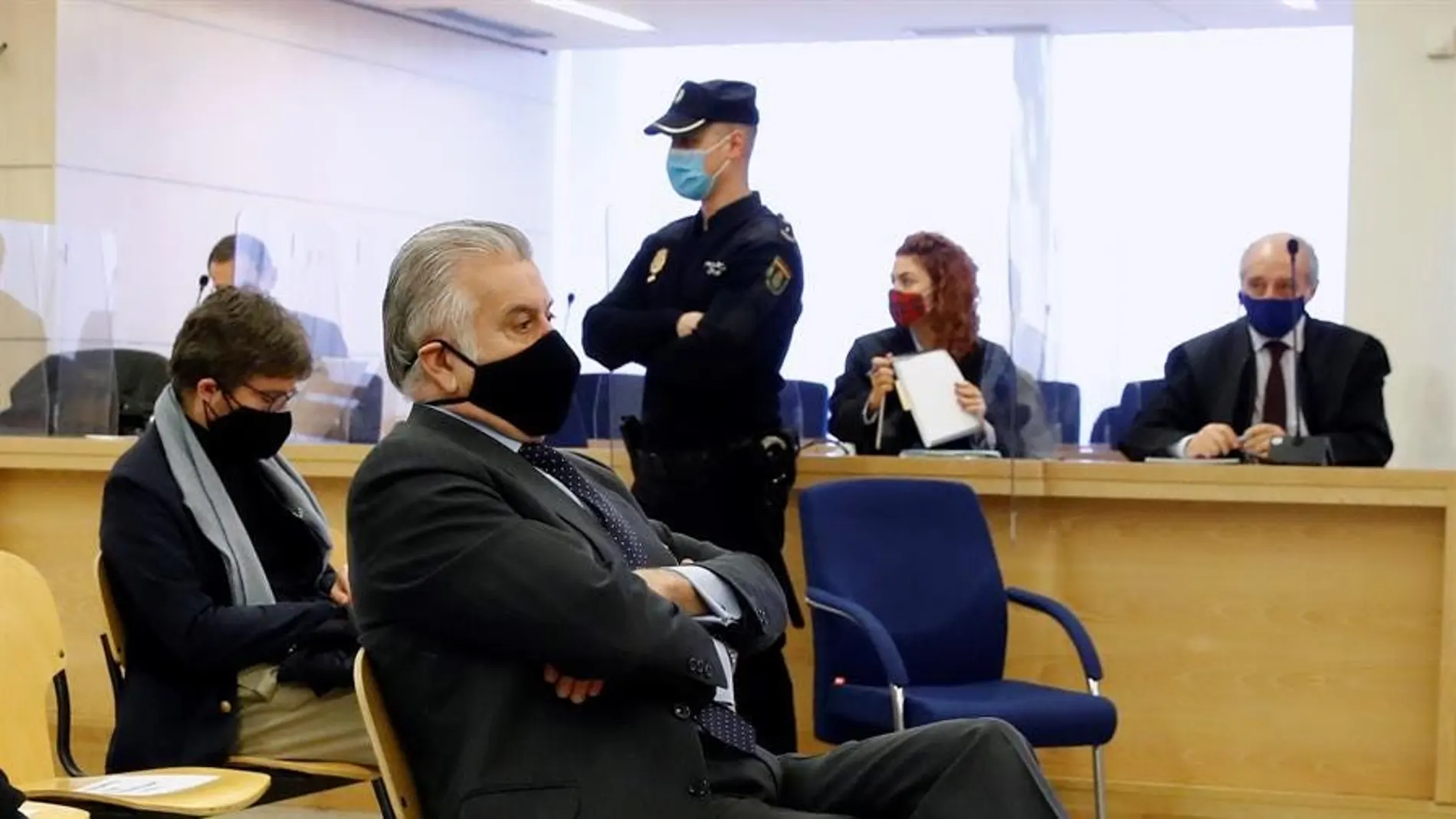 laSexta Noticias 14:00 (09-02-21) El abogado del PP de Casado se reunió una docena de veces con un contacto de Bárcenas laSexta Noticias 14:00 (09-02-21) El abogado del PP de Casado se reunió una docena de veces con un contacto de Bárcenas