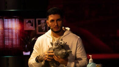 Omar Montes muestra su potencial como actor: así recrea la escena de 'El Padrino'