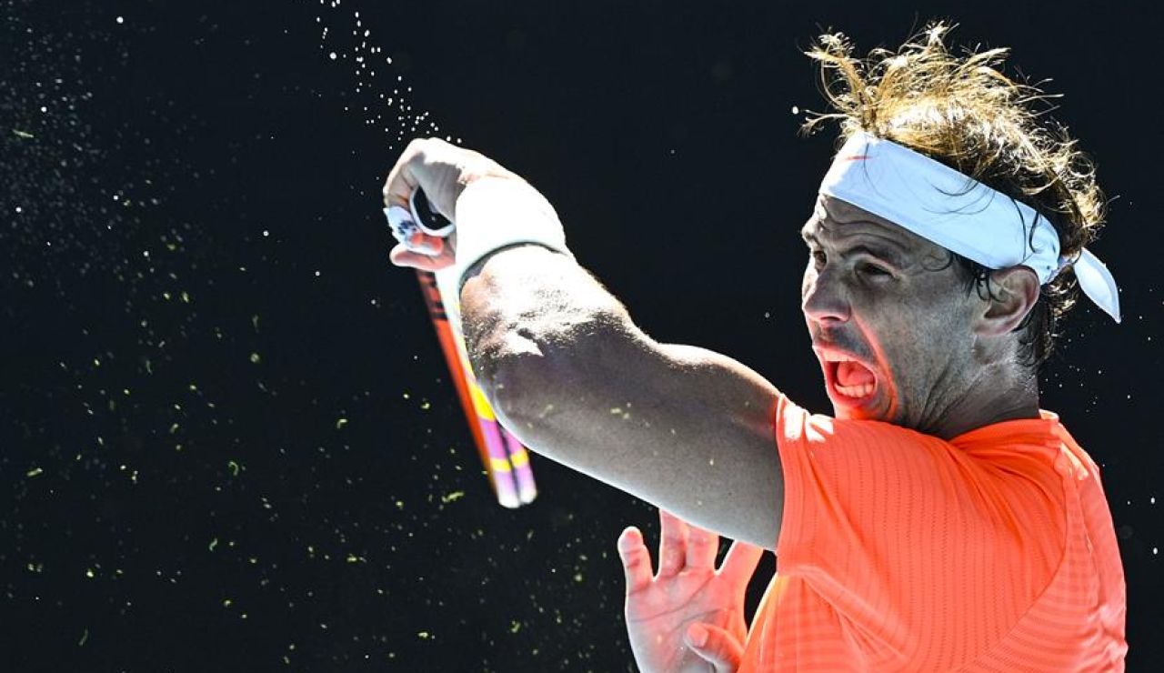 Rafa Nadal vence a Laslo Djere a pesar de sus molestias en su debut en el Open de Australia