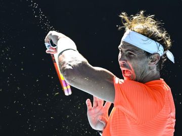 Rafa Nadal vence a Laslo Djere a pesar de sus molestias en su debut en el Open de Australia