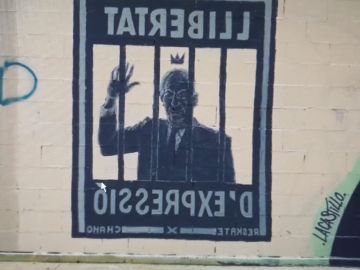 Polémica por un grafiti censurado con el rostro del rey emérito en apoyo al rapero Pablo Hásel