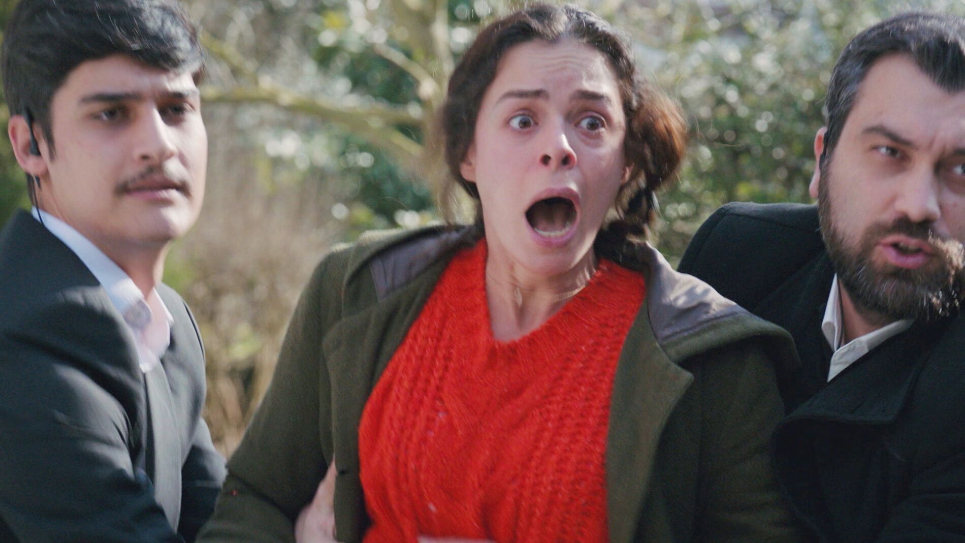 Doruk y Nisan sufren un accidente que saca a la luz para Bahar un terrible secreto 