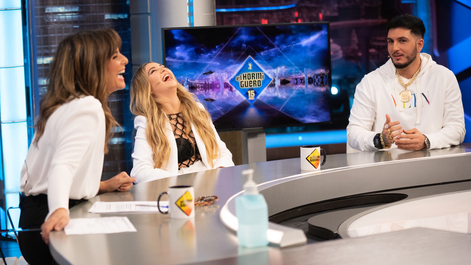 Nuria Roca pone a prueba a Omar Montes hablando en ingl&eacute;s y... &iexcl;recibe una proposici&oacute;n!