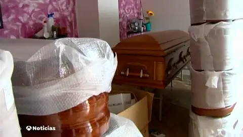 Ángel Chaves, agente funerario: "Cada vez es más frecuente ver fallecidos de covid de 30, 40 o 50 años" Ángel Chaves, agente funerario: "Cada vez es más frecuente ver fallecidos de covid de 30, 40 o 50 años"