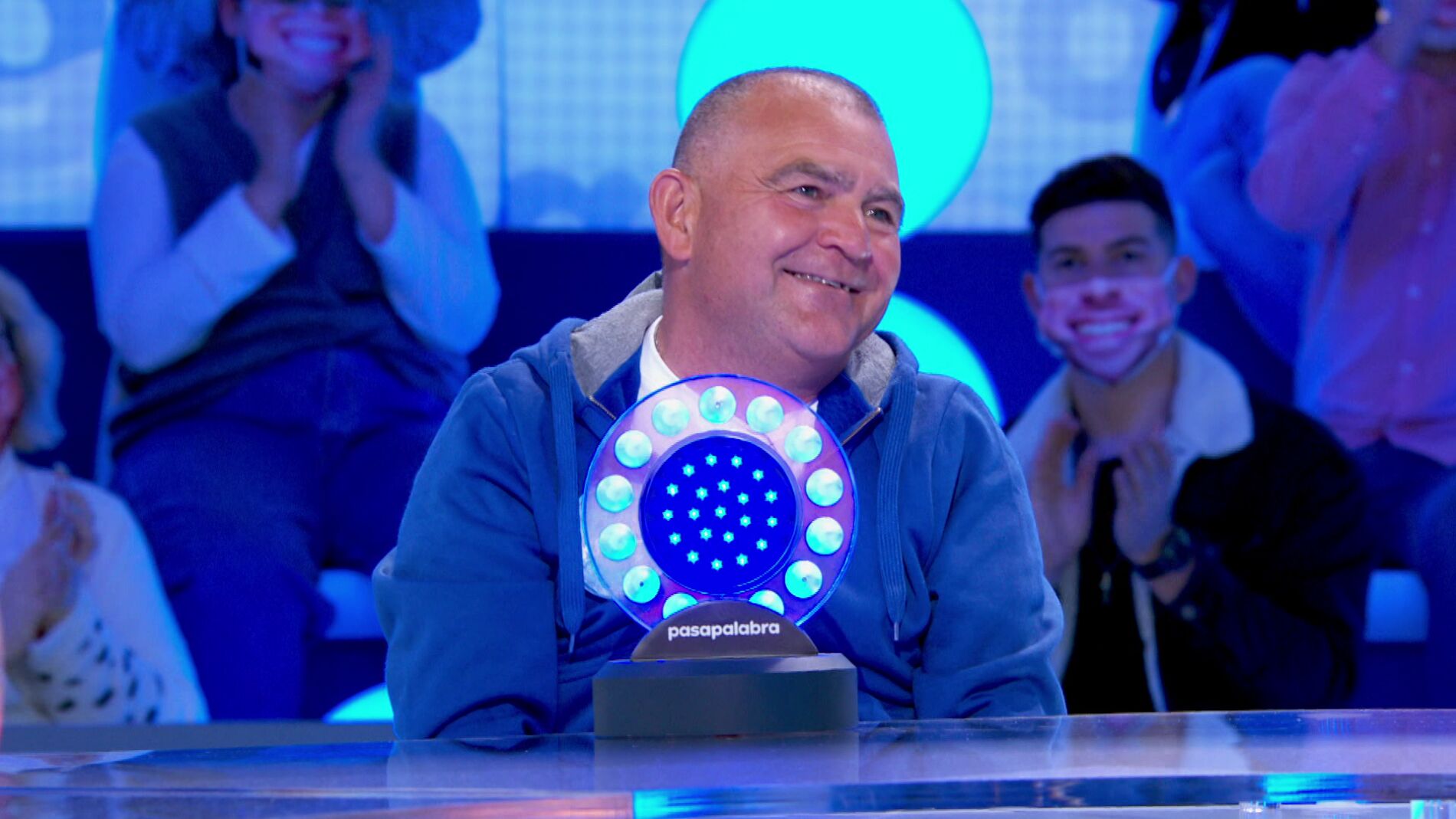 El Koala vence a King África al ritmo de Peret y su conocida canción ‘Una Lágrima’