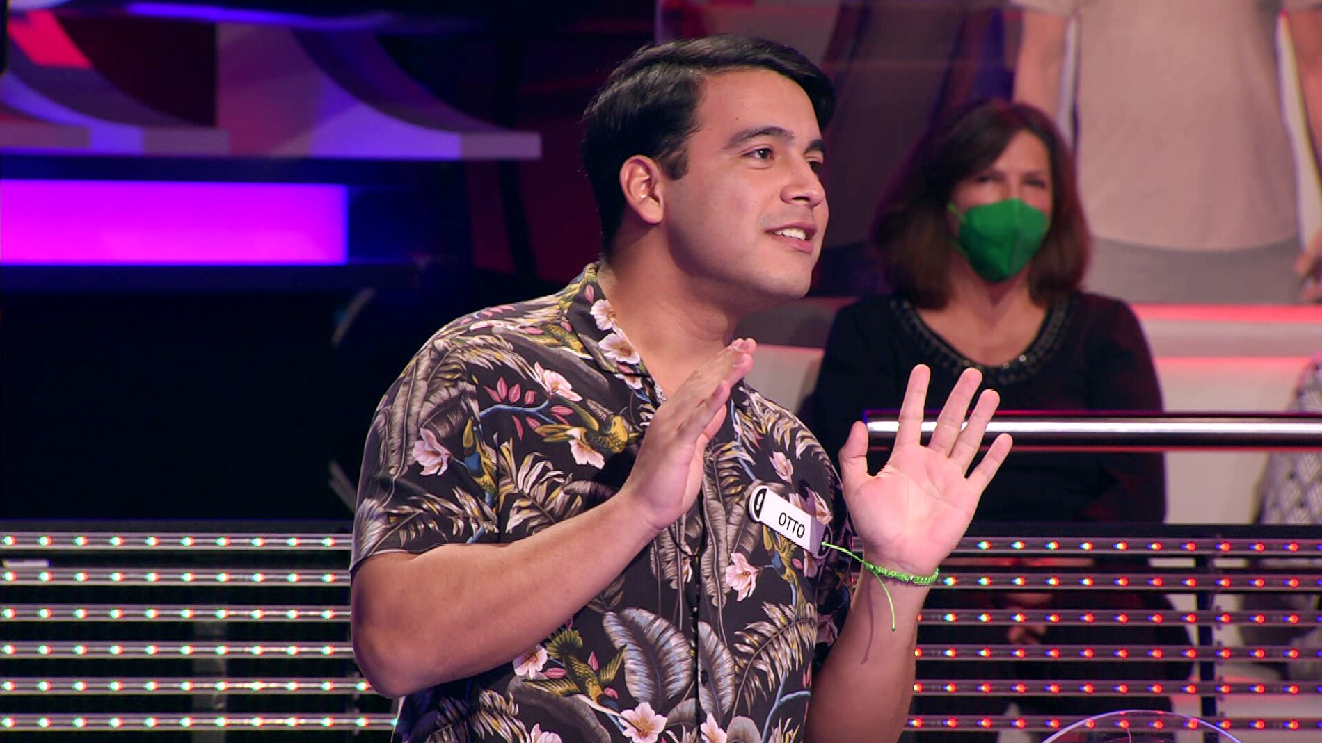 &iquest;Con su novia o con su madre? El l&iacute;o de un concursante para elegir con qui&eacute;n se ir&iacute;a a Haw&aacute;i 