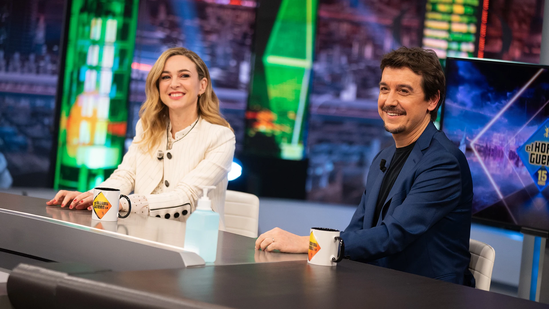 Javier Veiga sale de una situación comprometida un mensaje de amor hacia Marta Hazas Javier Veiga sale de una situación comprometida un mensaje de amor hacia Marta Hazas