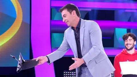 El desafortunado incidente de Arturo Valls con el coche nuevo del cámara Ricardo El desafortunado incidente de Arturo Valls con el coche nuevo del cámara Ricardo