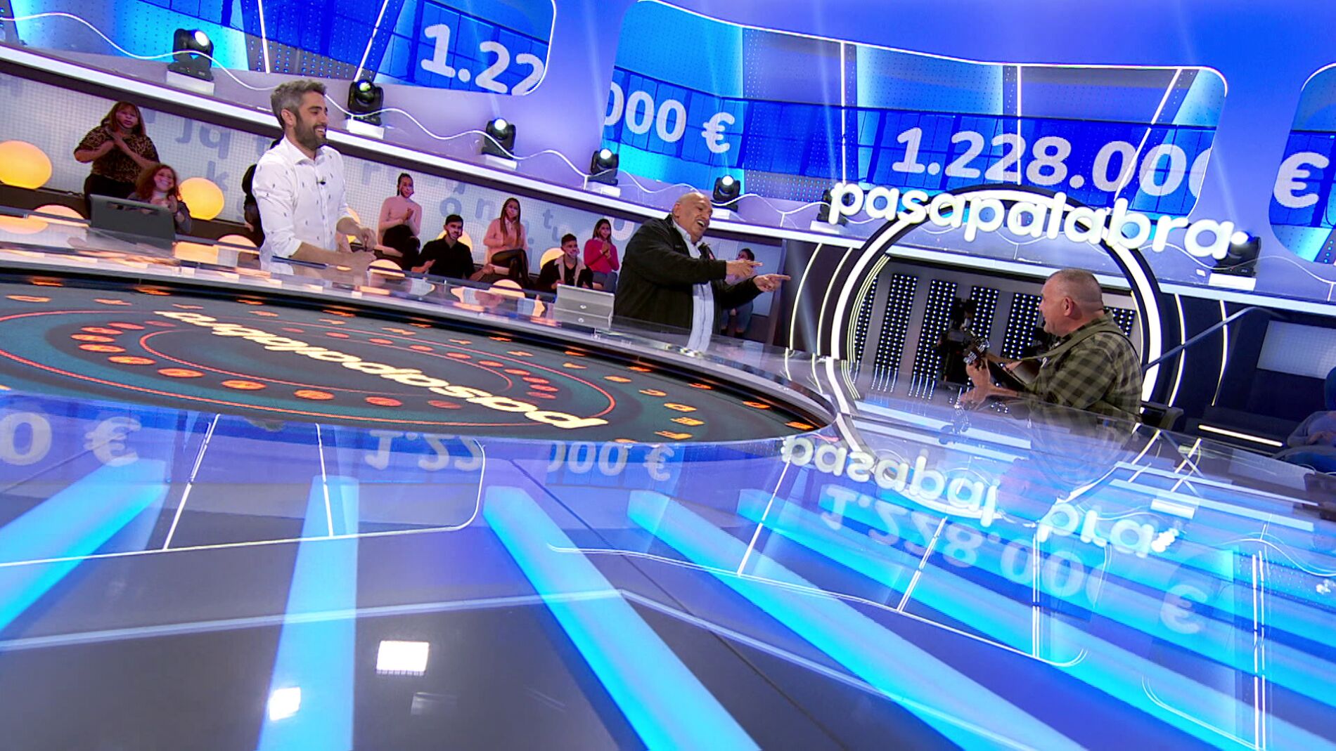 La sorprendente fusión de King África y El Koala con una canción en “inglés-rural”