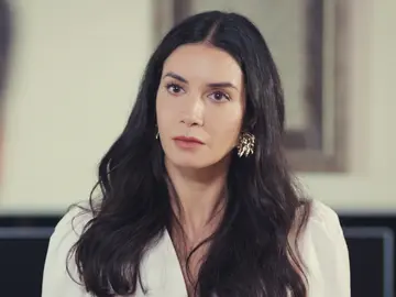 Avance de 'Mujer': "Yo no me voy", Piril planta cara a Sarp y le desafía Avance de 'Mujer': "Yo no me voy", Piril planta cara a Sarp y le desafía