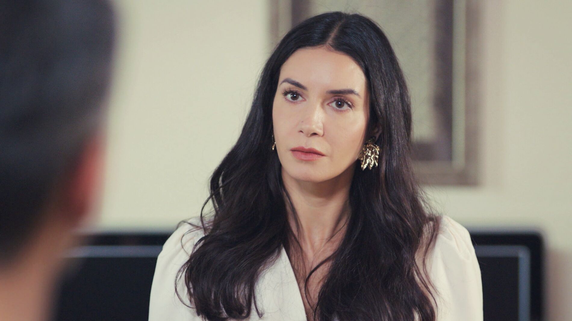 Avance de 'Mujer': "Yo no me voy", Piril planta cara a Sarp y le desafía 