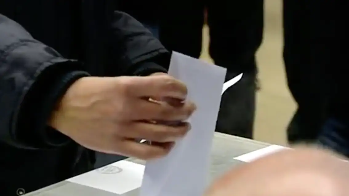 Gente votando Gente votando