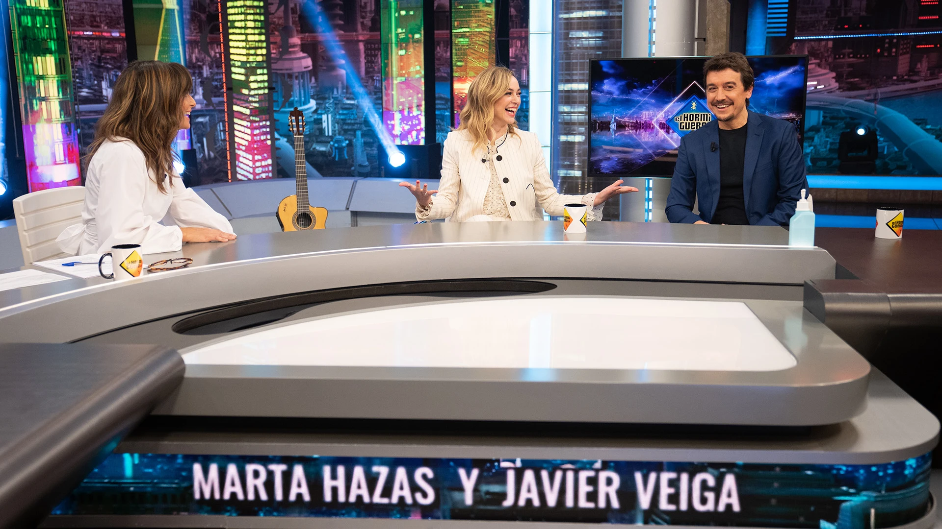 La dura crítica de Javier Veiga: "Marta Hazas morrea mal en ficción"