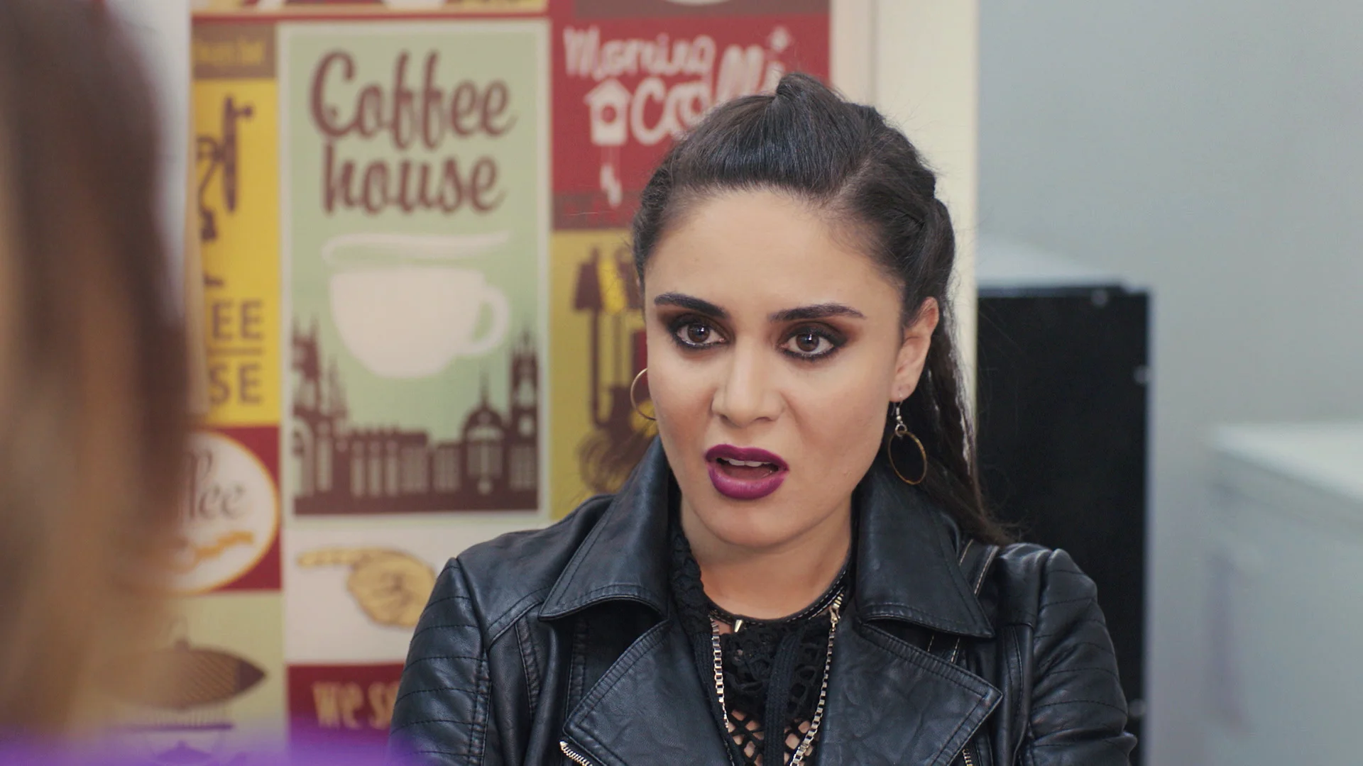 Ceyda comprueba la maldad de Idil, la prima de Emre: “Sirin tiene una hermana gemela” Ceyda comprueba la maldad de Idil, la prima de Emre: “Sirin tiene una hermana gemela”